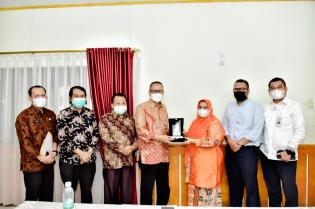 Bupati Bengkalis Kasmarni Jalin Silaturahmi Dengan Direktur Utama Bank Riau Kepri